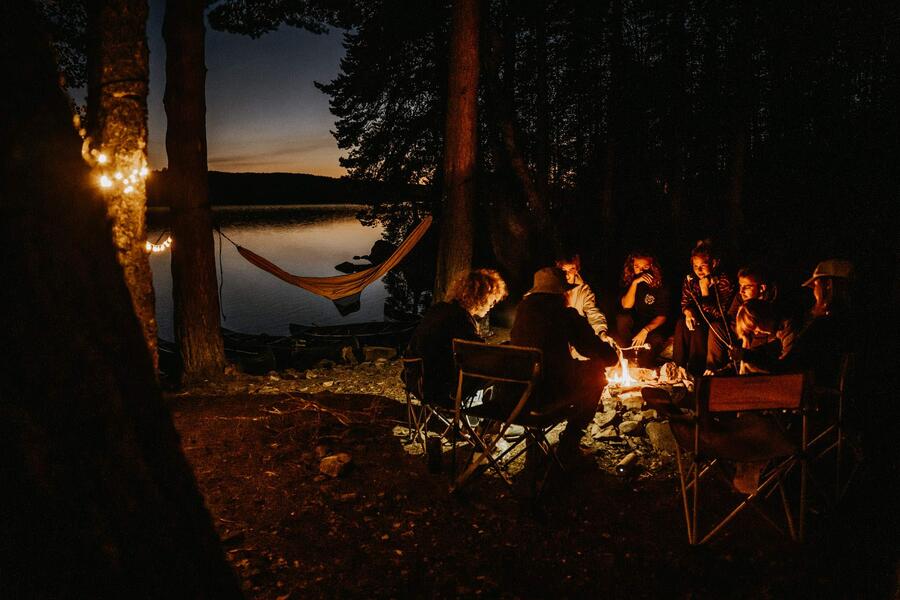 Veillée au bord du lac
